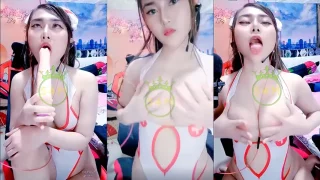 Host Cantik Sange Pake Dildo Jumbo